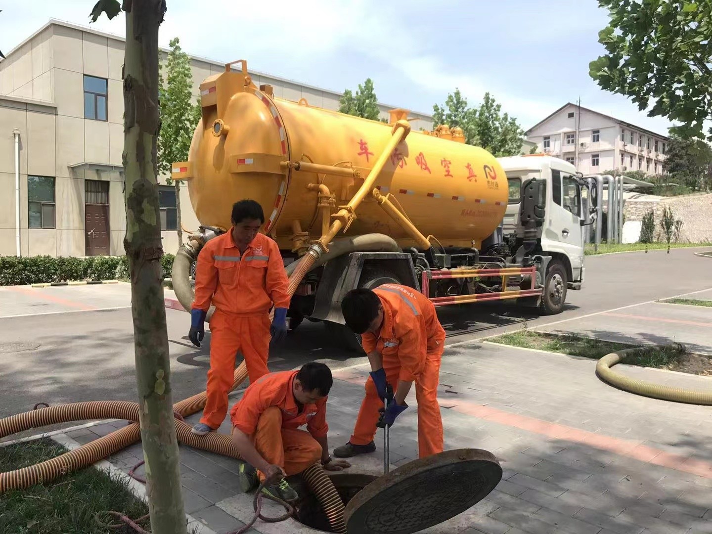右江化粪池清理与5-8吨吸粪车施工效率分析